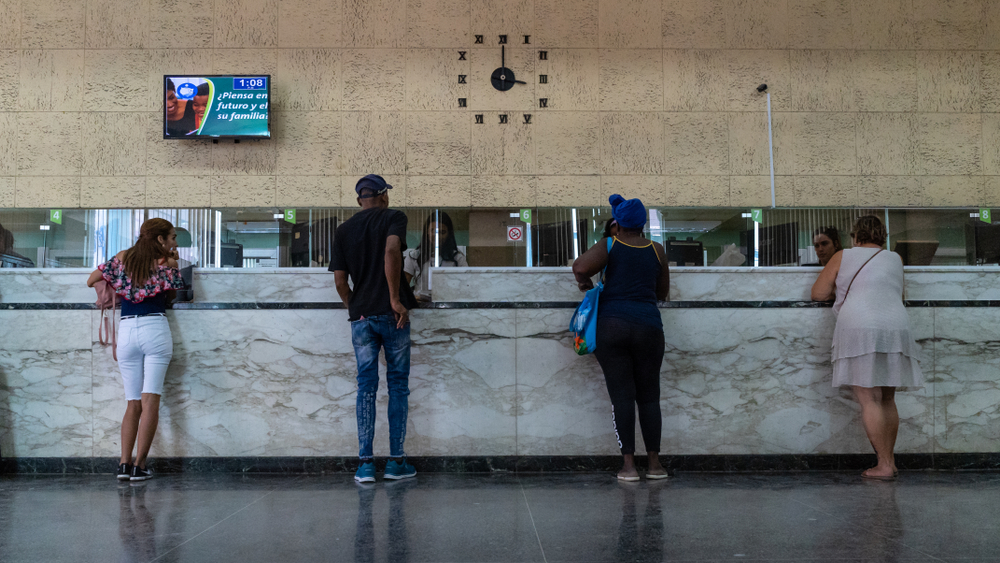 cuba banking - banking counter