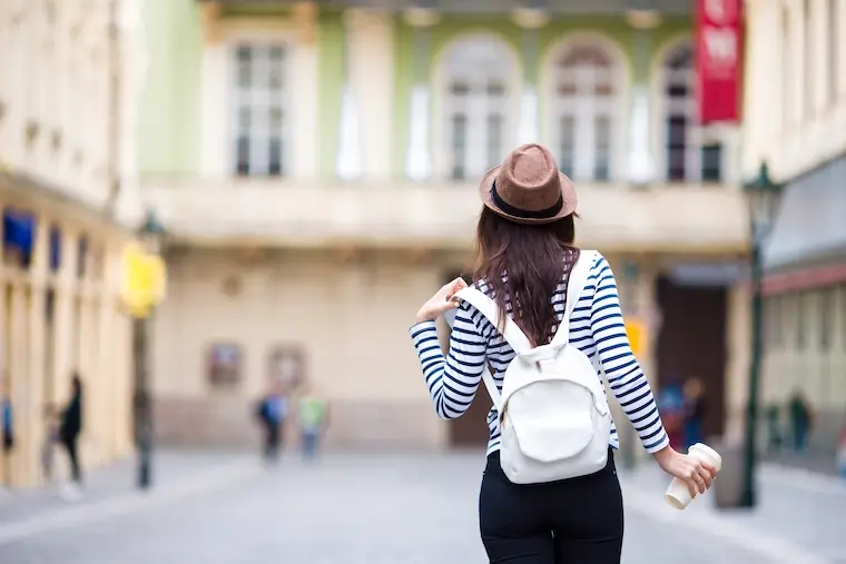 best bank for expats feature