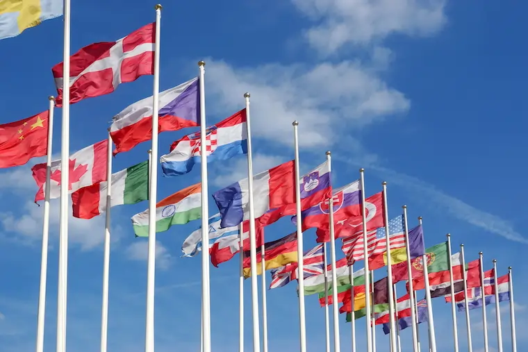 best foreign bank accounts feature image